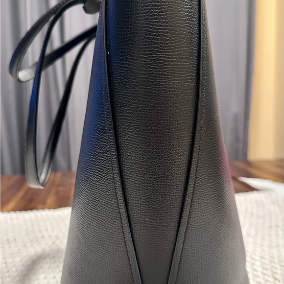 Kate Spade Elegant Black Tote - Picture 7 of 10